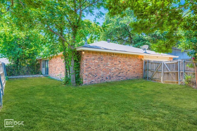 Building Photo - 9117 Fairmont Cir