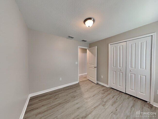 Building Photo - 1605 Broad Winged Hawk Dr