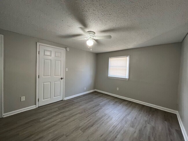 Building Photo - 826 Winston Rd