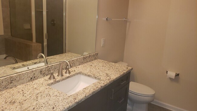 Building Photo - Awesome 2Br 2.5Ba Townhome w/ Bonus Room & Garage!  Available 7/3!