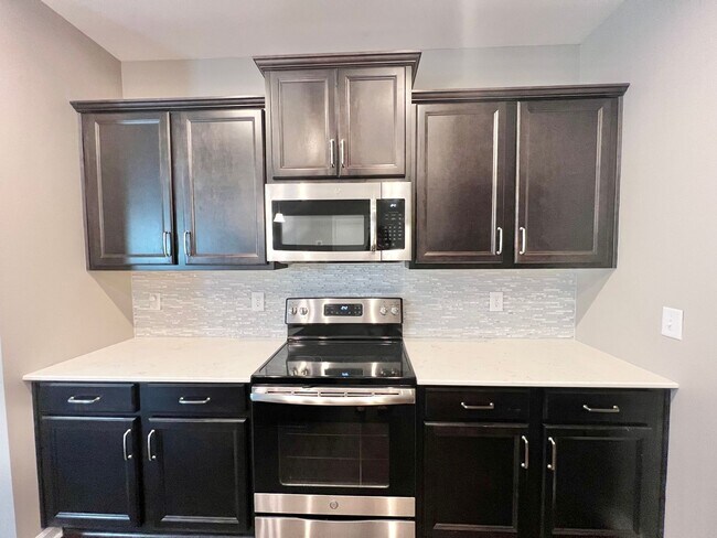 Building Photo - Newly Remodeled 3BD, 2.5BA Raleigh Townhom...