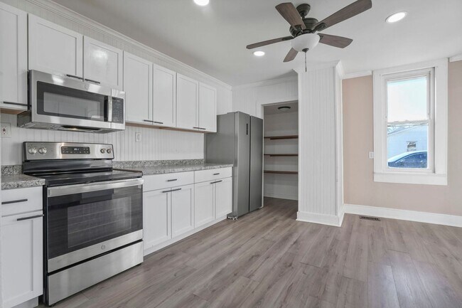 Building Photo - AVAILABLE IN DECEMBER