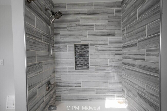 Building Photo - 3117 N Park Ave