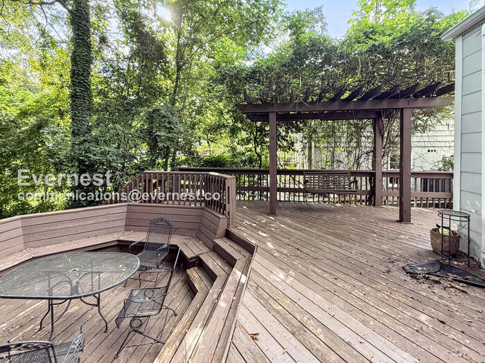 Building Photo - 1603 Woodfern Dr