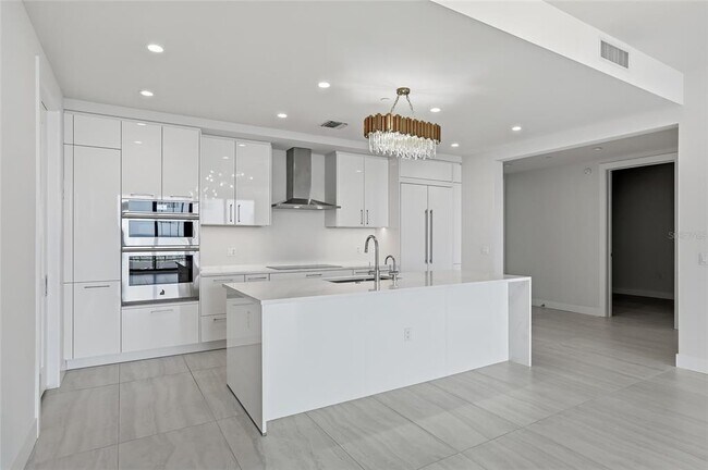 Building Photo - 301 1st St S