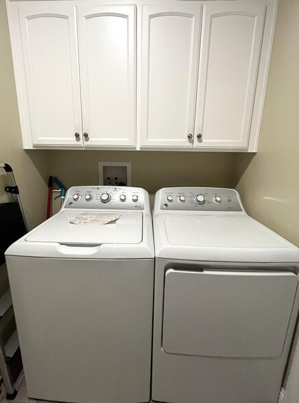 Washer and dryer - 358 Reddington Dr