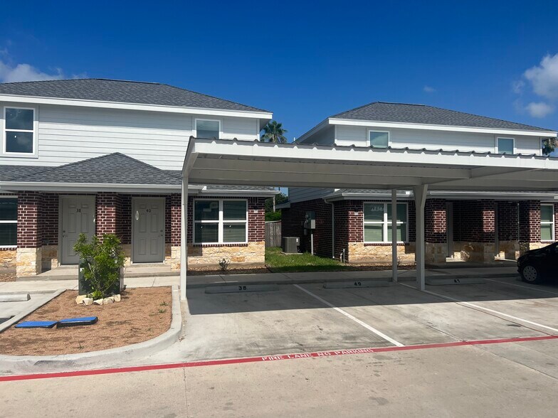 Building Photo - 413 E 18th St