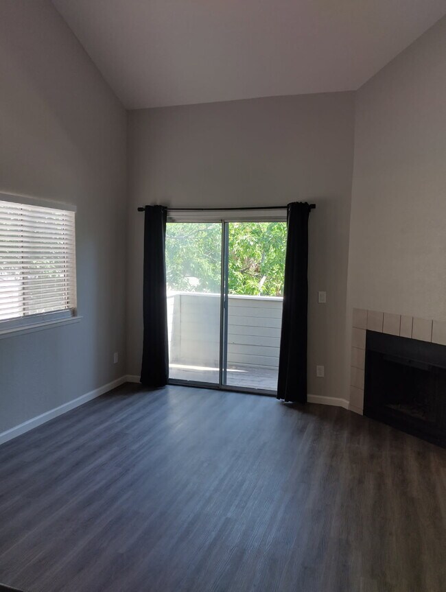 Building Photo - 1019 Dornajo Way