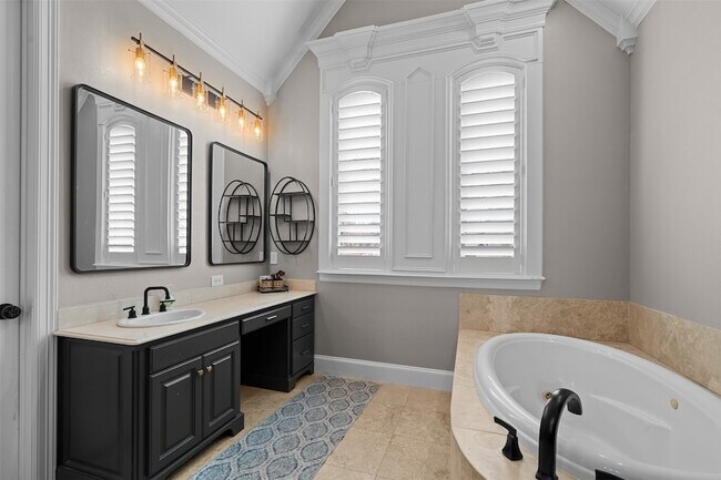 Building Photo - 1621 Hidden Bluff Ct