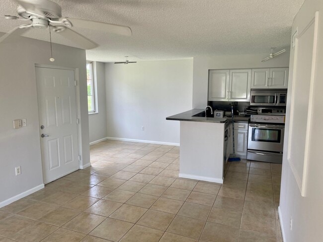 Building Photo - 7856 Sonoma Springs Cir