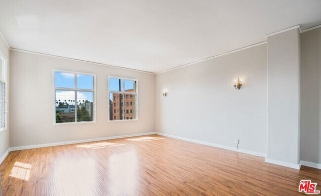 Building Photo - 634 S Gramercy Pl
