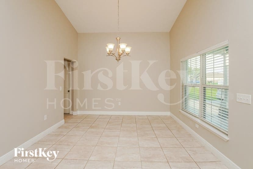 Building Photo - 368 Camellia Ct