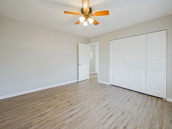 Building Photo - 125 E Van Riper Rd