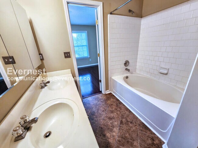 Building Photo - 2521 Heyoak Ct