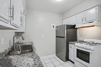Building Photo - $300 off Move in Special! - Remodeled 2-Bed/1-Bath Kalamazoo Townhome $1099 - Ask about our no se...