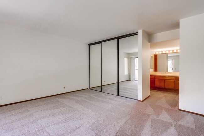 Building Photo - Prime Carlsbad Location - Available July 2025
