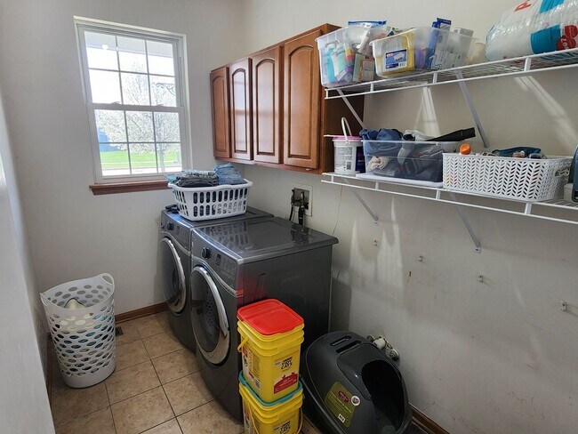 Building Photo - Kenosha 4 bedroom home