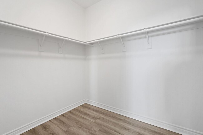 Building Photo - Spacious 4 Bedroom TownHome in Garden Grove!