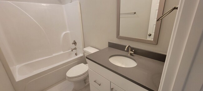 Building Photo - BEAUTIFUL HOME in the Desirable Hedgefield subdivision in Prattville.