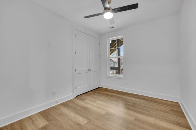 Building Photo - 423C Veritas St