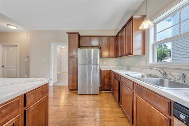 Building Photo - 109 Red Maple Ct