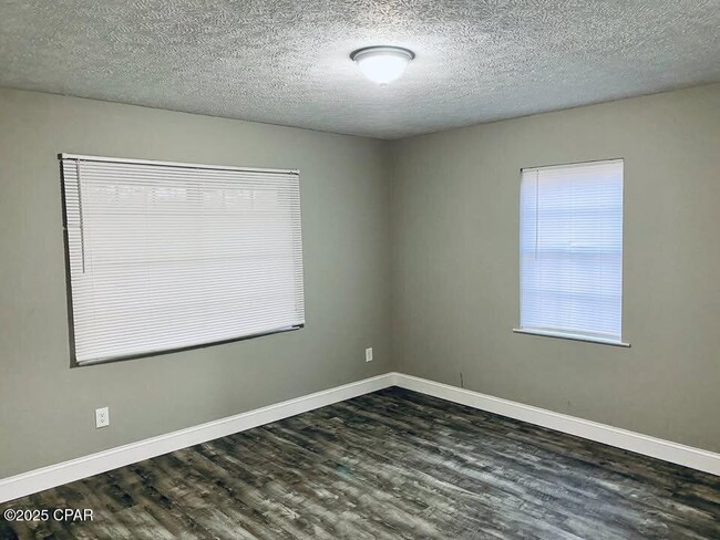 Building Photo - 1925 W 27th St