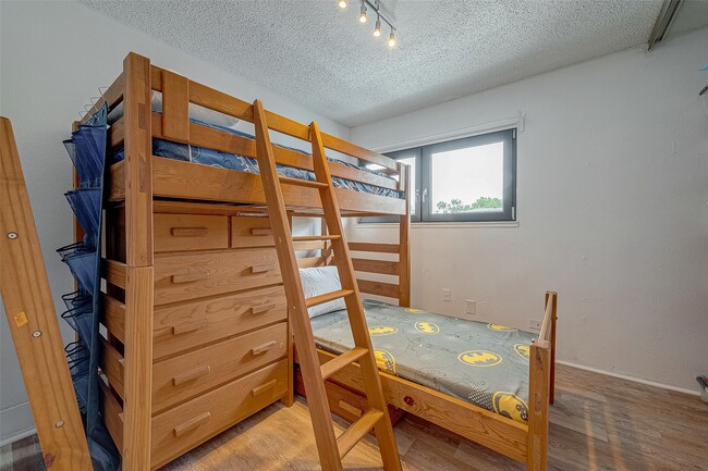 Building Photo - 12042 Mighty Oak Dr