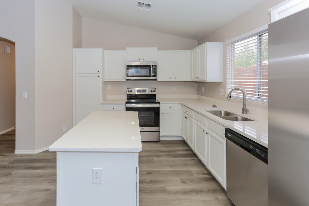 Building Photo - 2322 S 65th Dr