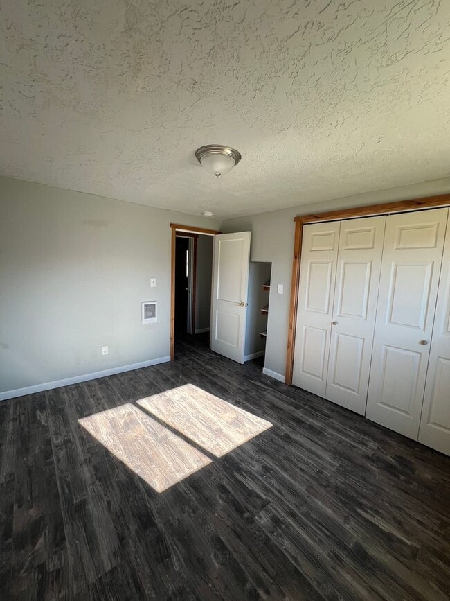 Building Photo - Peaceful Country Home with Patio & Detached Garage
