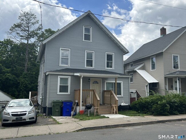 Building Photo - 207 E Main St