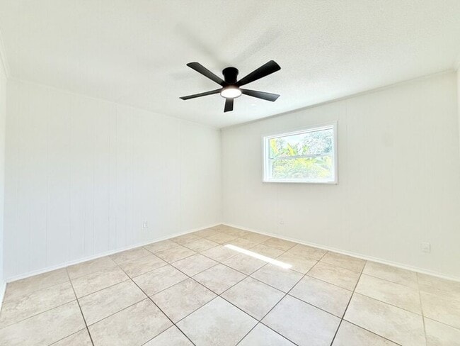 Building Photo - 603 64th Ave W