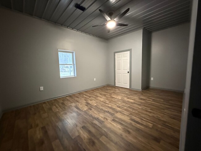 Building Photo - Four Bedroom Apartment in Corbin, KY