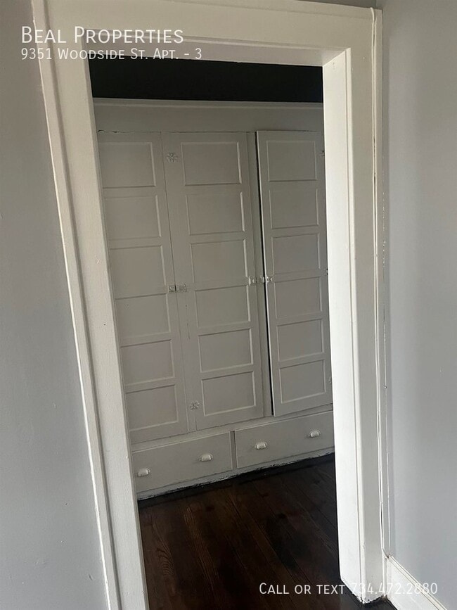 Building Photo - 9351 Woodside St