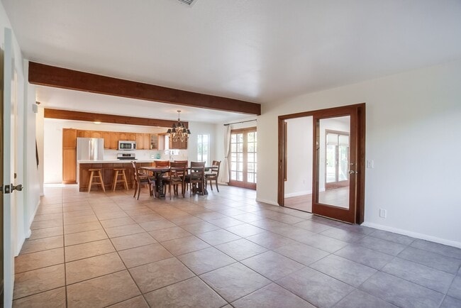 Building Photo - 543 Edna Way