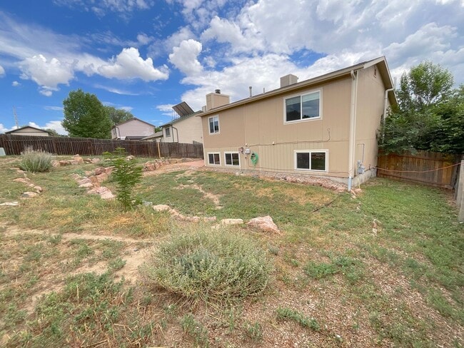 Building Photo - 3 Bedroom Home Available Near Briargate Bl...