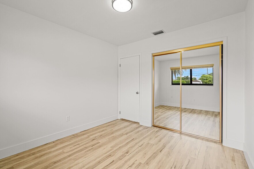 Building Photo - 5110 SW 106th Ave