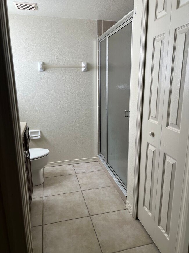 Building Photo - 4520