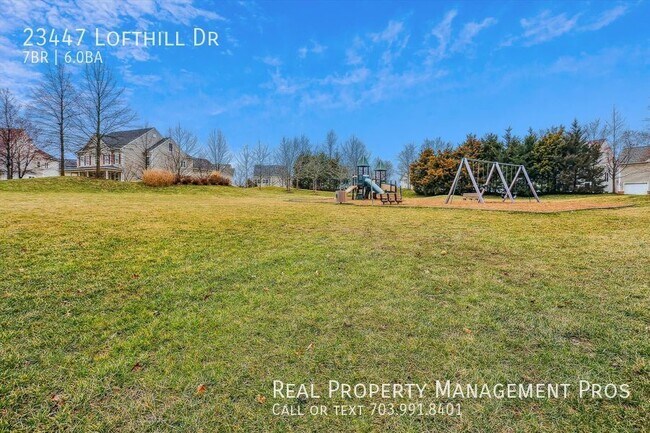 Building Photo - Beautifully Maintained 7 Bedroom 6 Bath Ho...