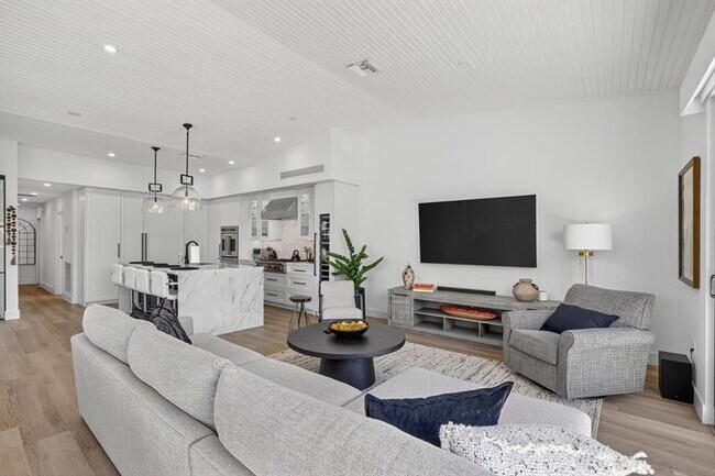 Building Photo - 2157 Coral Gardens Dr