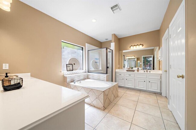 Building Photo - 13002 Golden Rainbow Dr