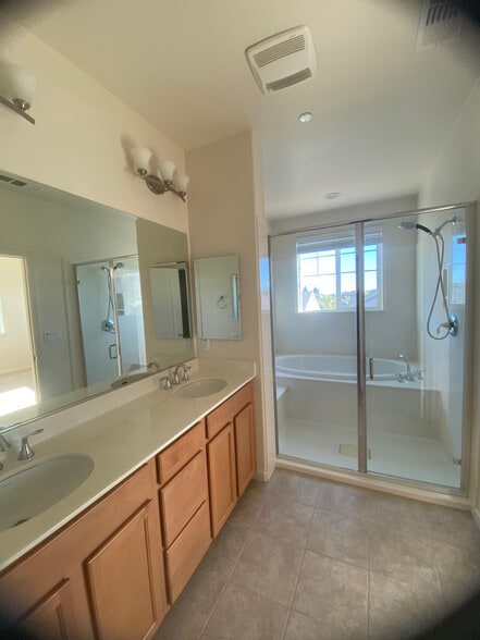 Building Photo - 830 San Bernardo Ln