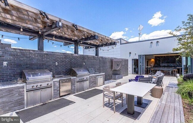 Building Photo - 70 N Street SE Unit 913