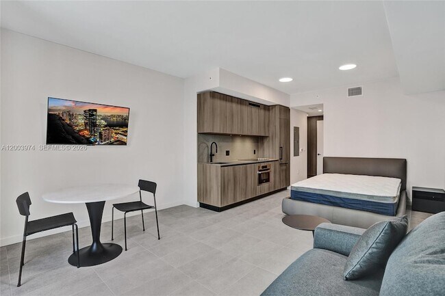 Building Photo - 121 NE 5th St