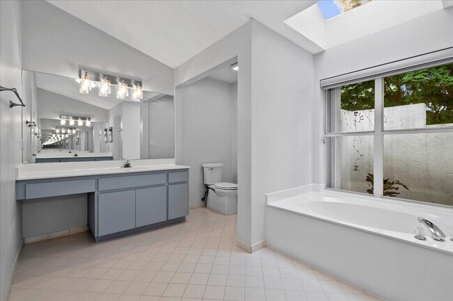 Building Photo - 15575 Woodmar Ct