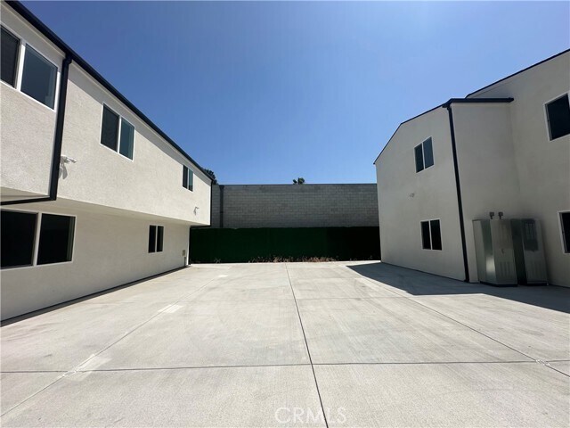 Building Photo - 7726 Laurel Canyon Blvd