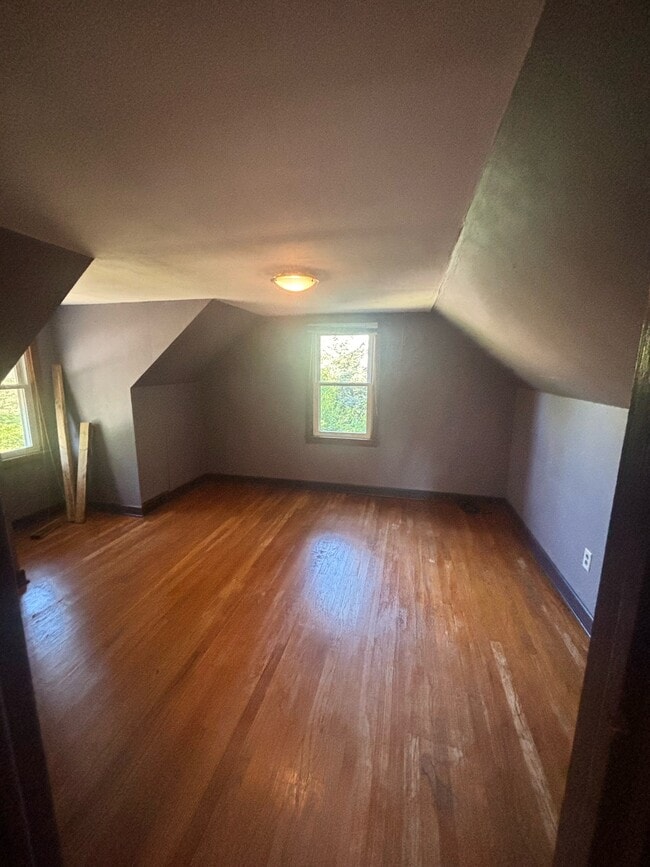 Building Photo - 203 Alder Ave