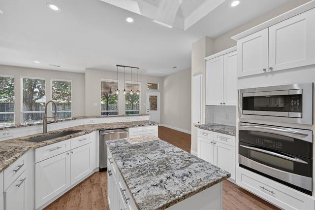 Building Photo - 12745 Excelsior Ln