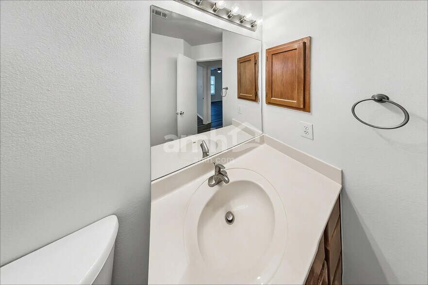 Building Photo - 3552 Peachtree Ln