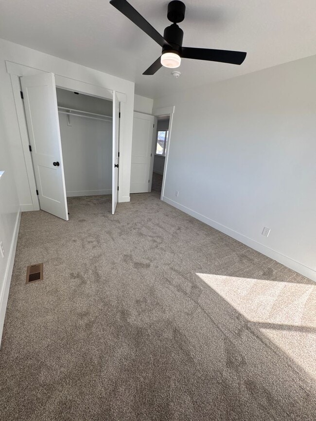 Building Photo - 729 W 350 N