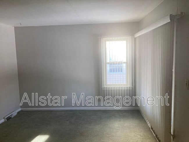 Building Photo - 870 Frederick Blvd